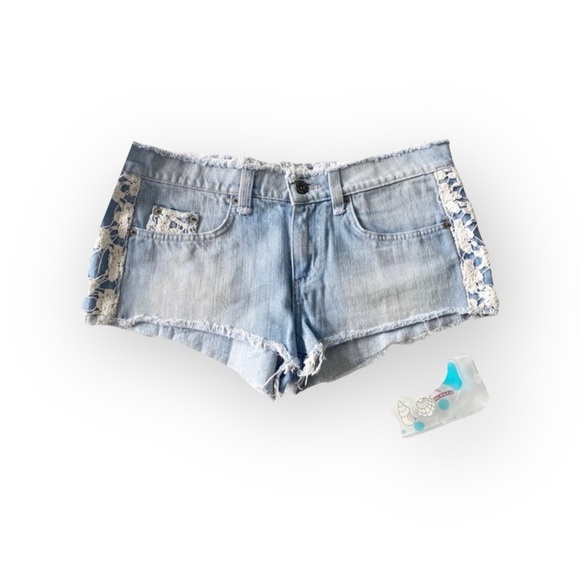 new LF Carmar ꕥ Floral Crochet Lace Cut Off Denim Shorts ꕥ White Lace Trim ꕥ 27 - Picture 4 of 15